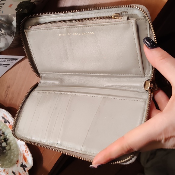 Marc by Marc Jacobs Wallet Yellow & Beige Leather - Picture 5 of 11